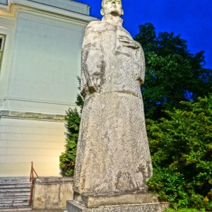 Posąg Karola Szymanowskiego w otoczeniu Filharmonii Pomorskiej w Bydgoszczy, autor Pit1233